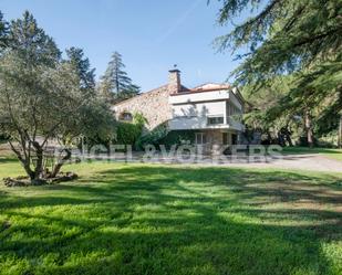 Vista exterior de Casa o xalet en venda en  Madrid Capital amb Calefacció, Jardí privat i Parquet