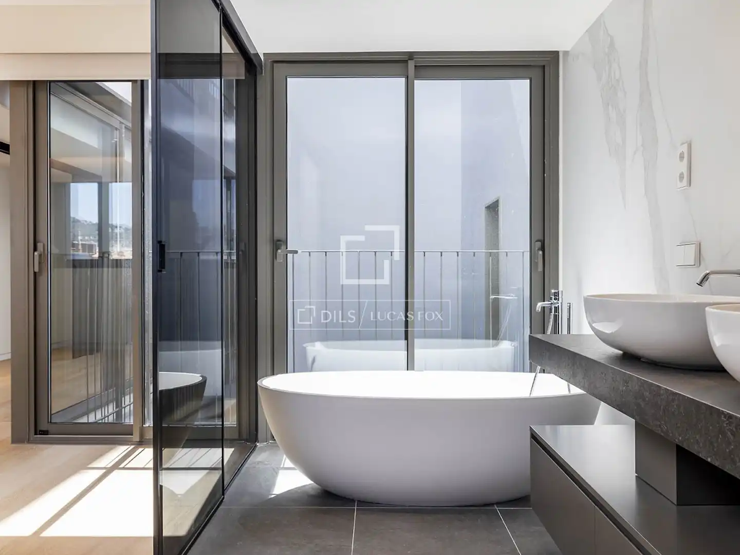 Bathroom of Attic for sale in Barcelona  with Air Conditioner, Terrace and Swimming Pool