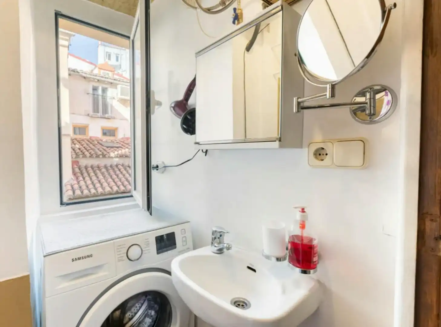 Badezimmer von Wohnung zur Miete in Madrid mit Klimaanlage, Heizung und Möbliert