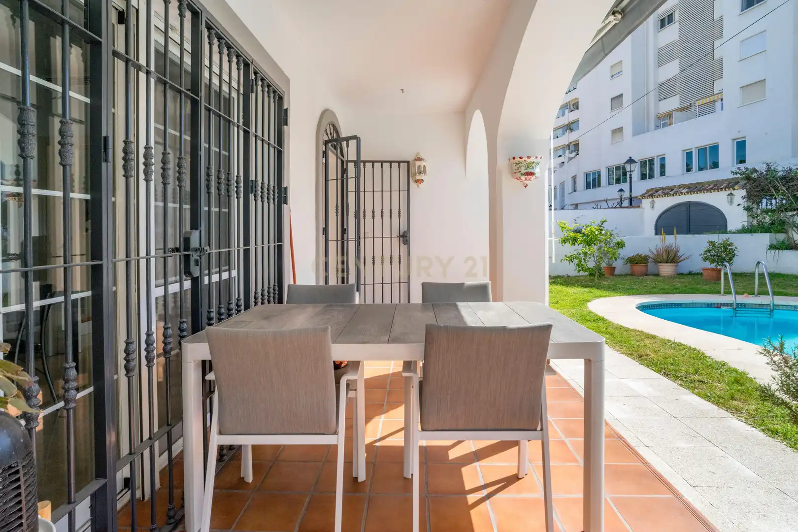 Terrassa de Casa o xalet en venda en Fuengirola amb Aire condicionat, Jardí privat i Traster