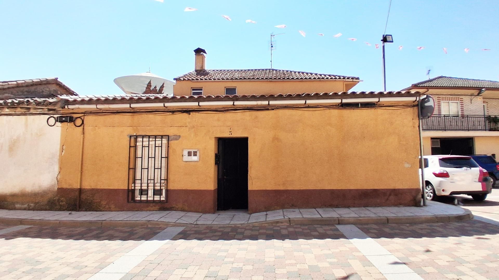 Vista exterior de Casa o xalet en venda en Castellanos de Villiquera amb Calefacció