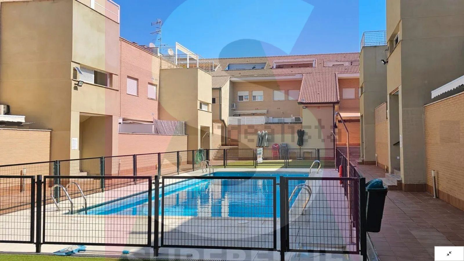 Swimming pool of Single-family semi-detached for sale in Badajoz Capital  with Air Conditioner, Heating and Oven