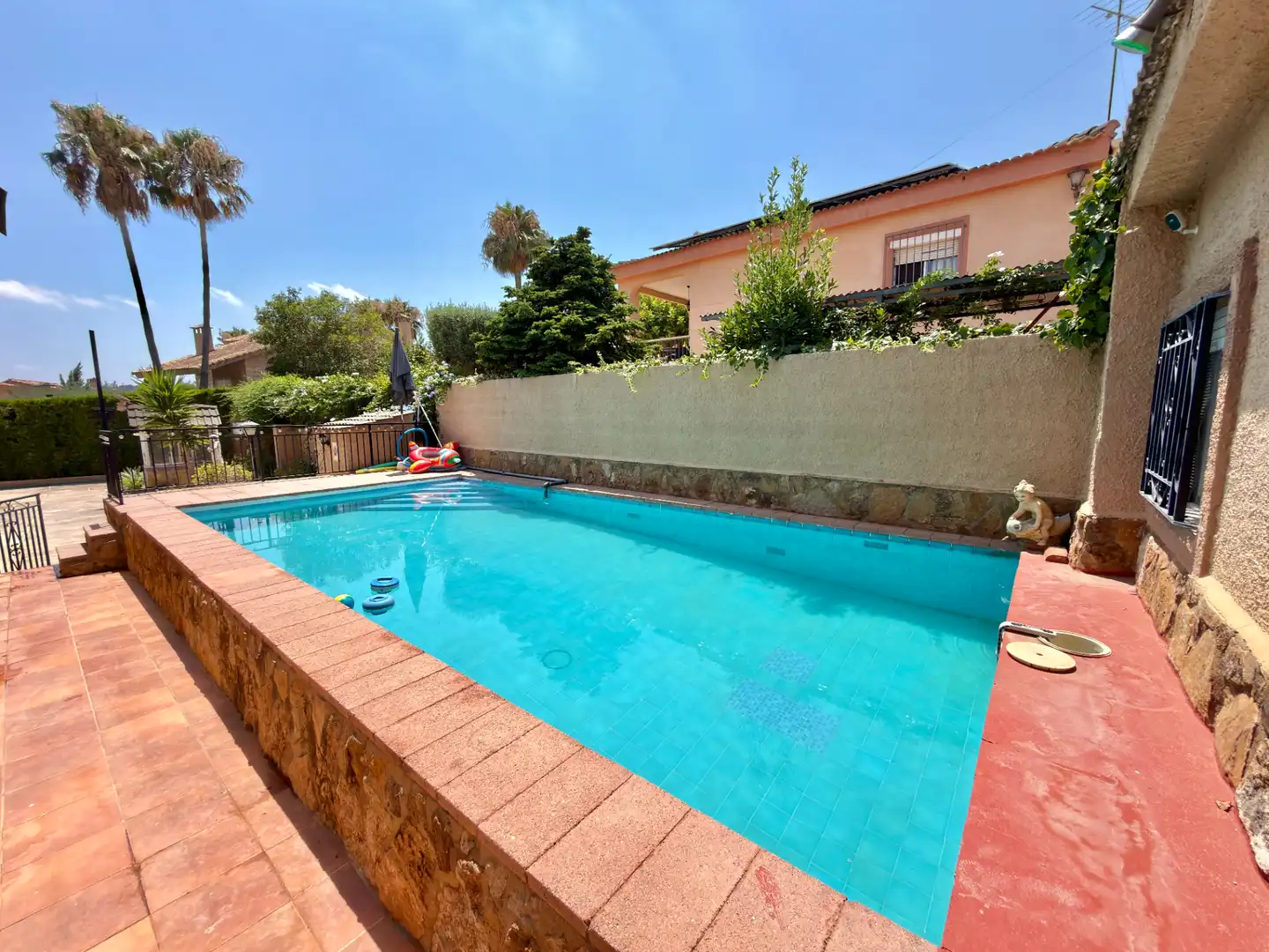 Piscina de Casa o xalet en venda en Chiva amb Aire condicionat, Jardí privat i Terrassa