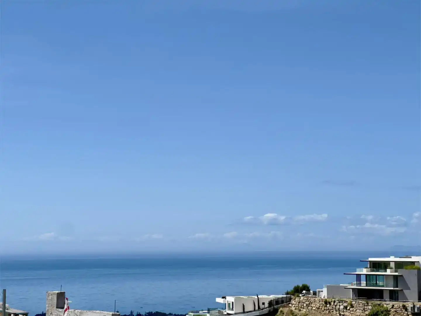 Vista exterior de Pis en venda en Marbella amb Aire condicionat i Piscina