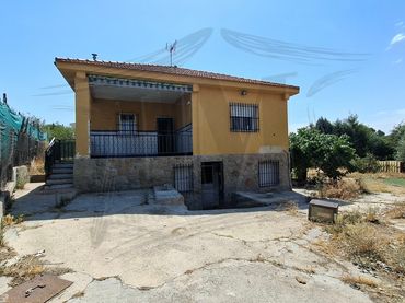 Chalet con jardín en venta en Calle las Tejoneras