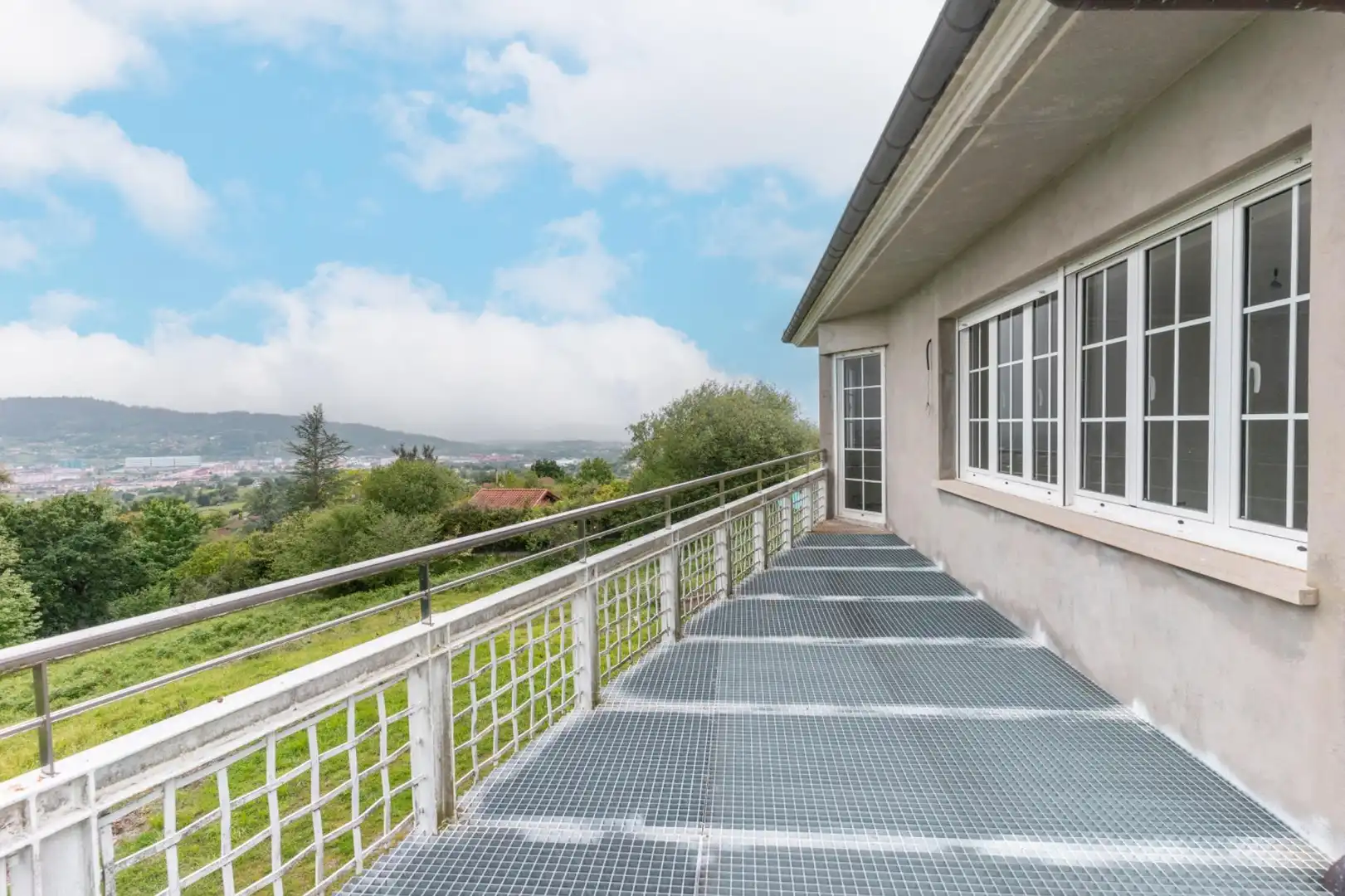 Terrassa de Casa o xalet en venda en Oviedo  amb Jardí privat, Terrassa i Balcó