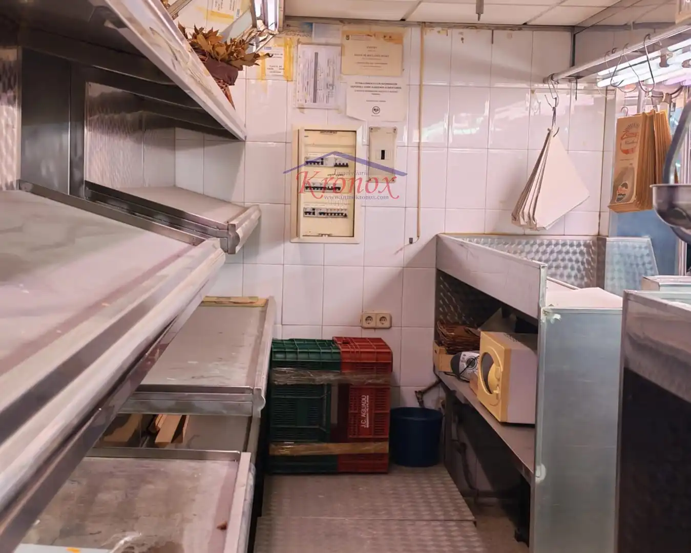 Cuina de Local de lloguer en Madrid amb Aire condicionat i Moblat
