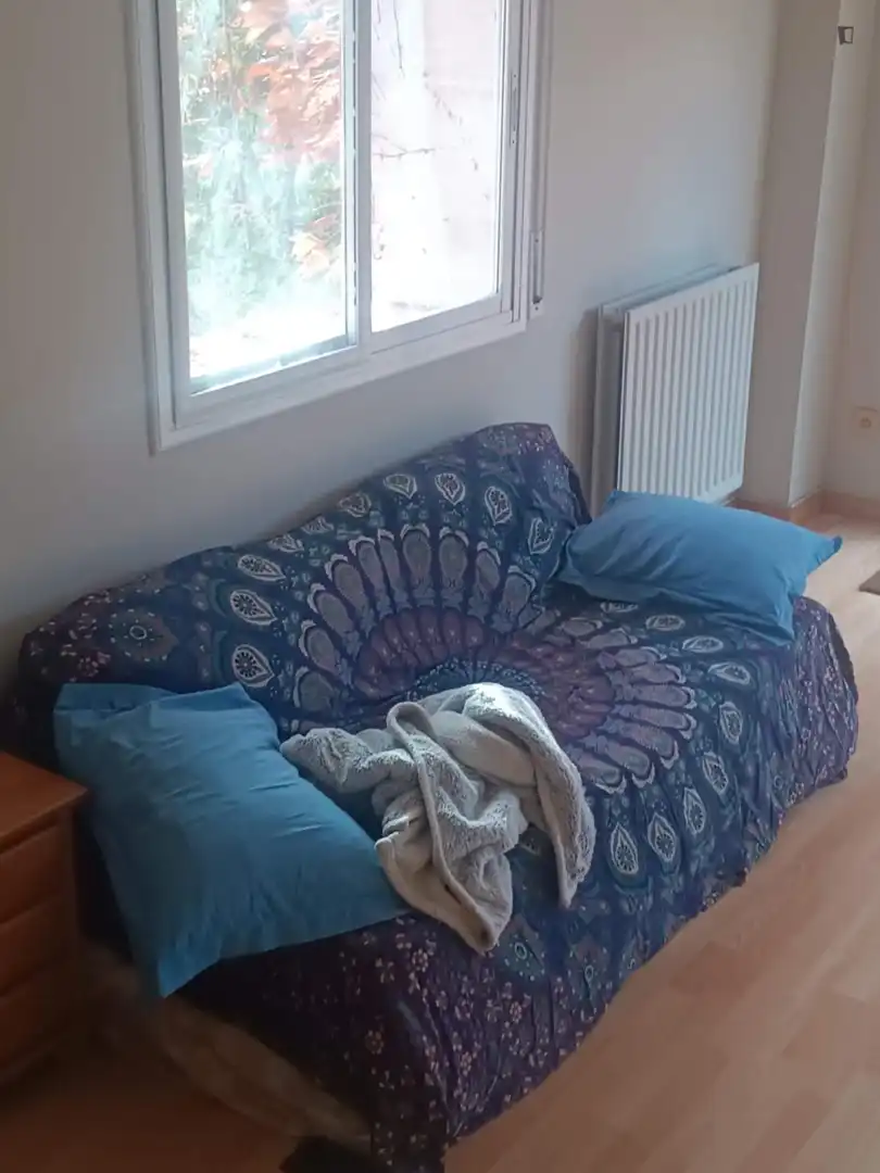 Dormitori de Apartament per a compartir en Cerdanyola del Vallès amb Calefacció, Moblat i Rentadora