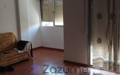 Schlafzimmer von Wohnung miete in Xirivella mit Terrasse und Balkon