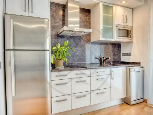 Cocina de Piso en venta en Castell d'Aro, Platja d'Aro i s'Agaró con Aire acondicionado, Calefacción y Amueblado