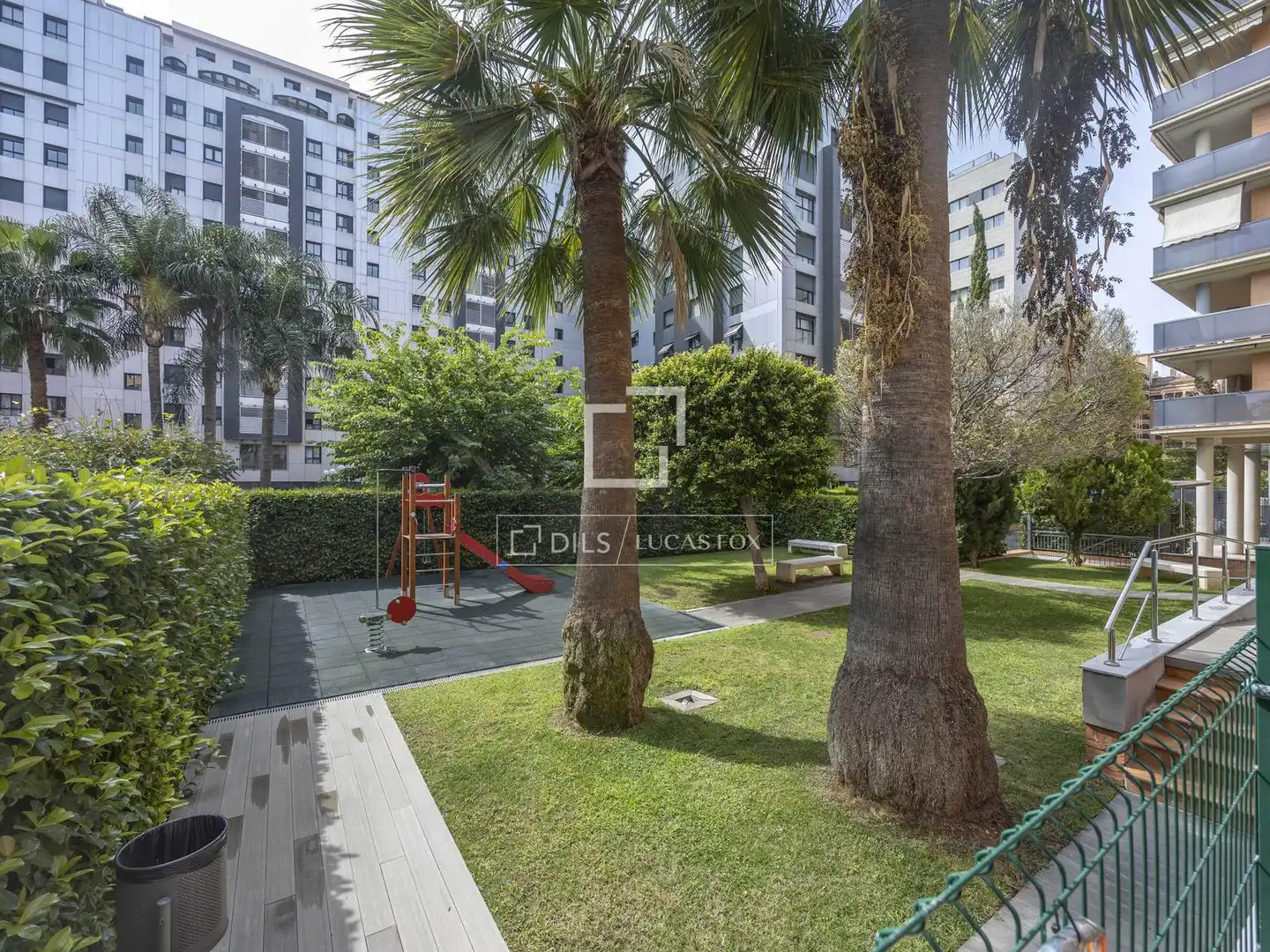 Außenansicht von Wohnung zum Verkauf in Valencia mit Klimaanlage, Heizung und Privatgarten