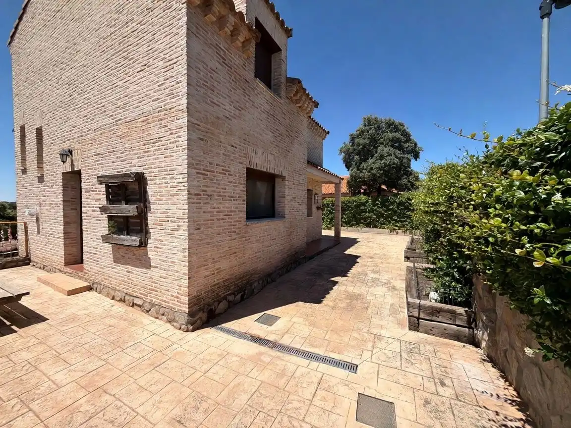 Jardín de Casa o chalet en venta en Chiloeches con Aire acondicionado, Calefacción y Jardín privado