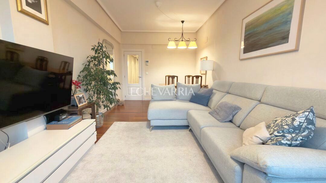 Sala d'estar de Pis en venda en Getxo  amb Calefacció, Terrassa i Traster