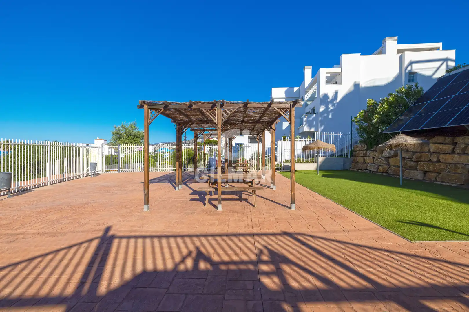 Terrasse von Wohnung zum Verkauf in Benalmádena mit Heizung, Privatgarten und Abstellraum