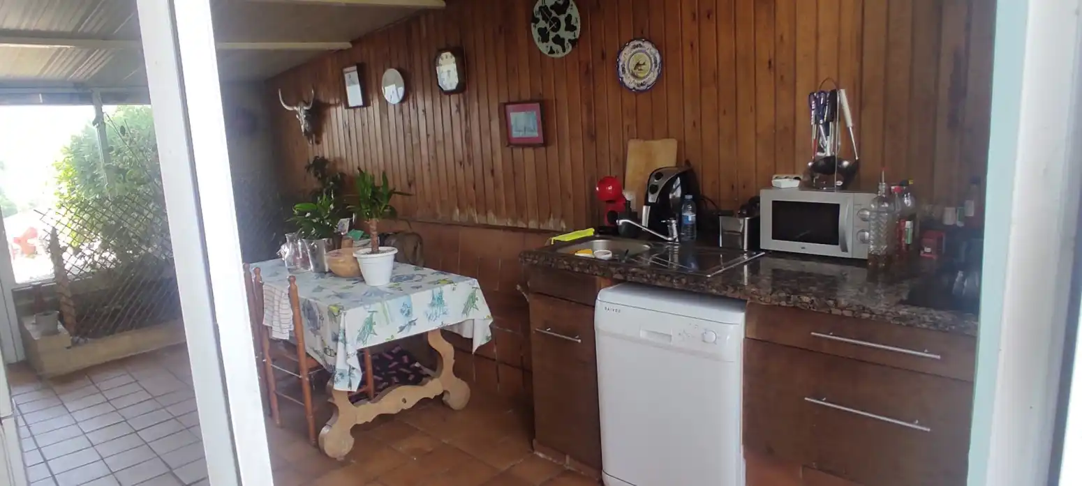 Cuina de Casa o xalet en venda en Oviedo  amb Calefacció, Parquet i Terrassa