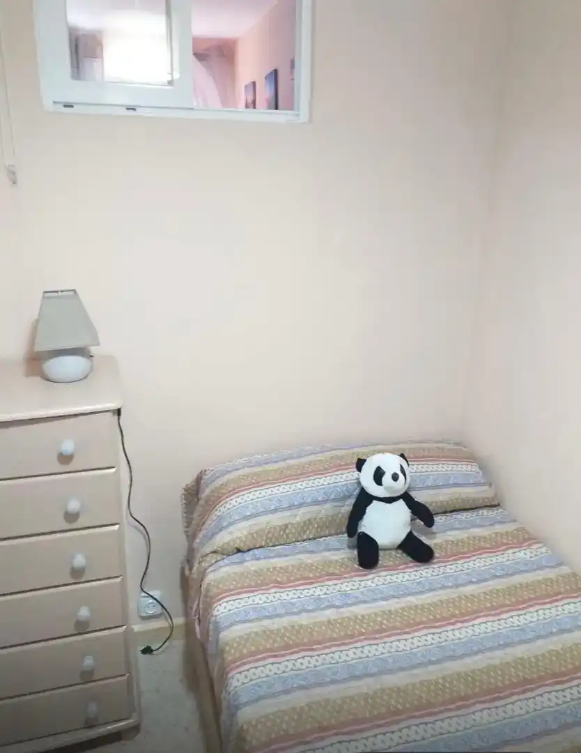Dormitori de Apartament de lloguer en Algeciras amb Moblat, Forn i Rentadora