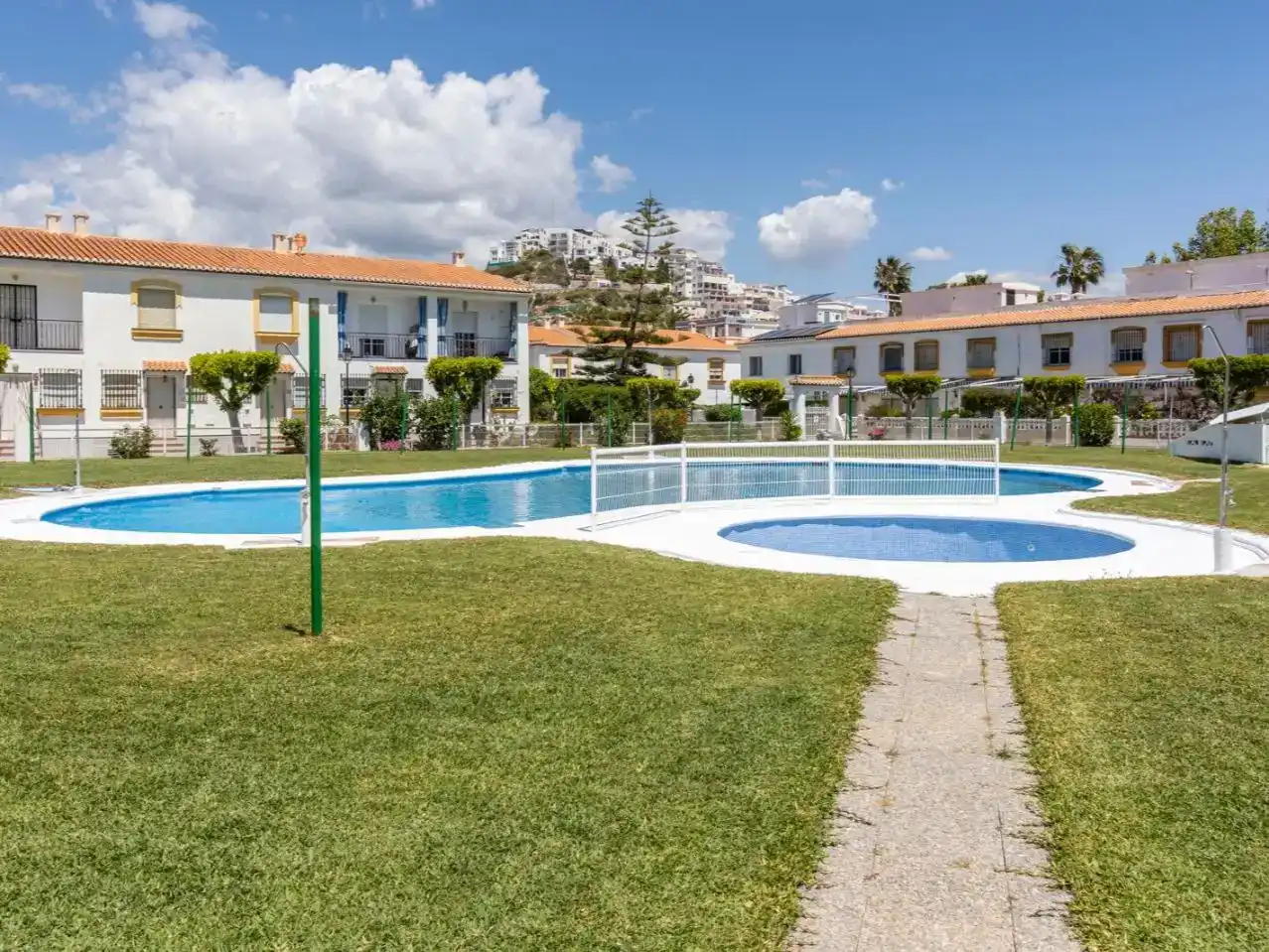 Piscina de Casa adosada en venda en Salobreña amb Aire condicionat i Piscina