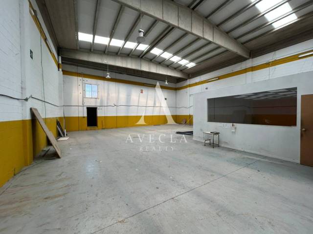 Nave industrial en Venta en Calle Besalú, 2 en Sud - Zona Industrial