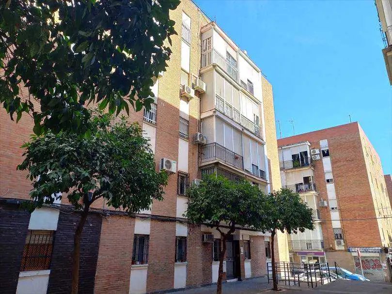 Vista exterior de Piso en venta en Sevilla