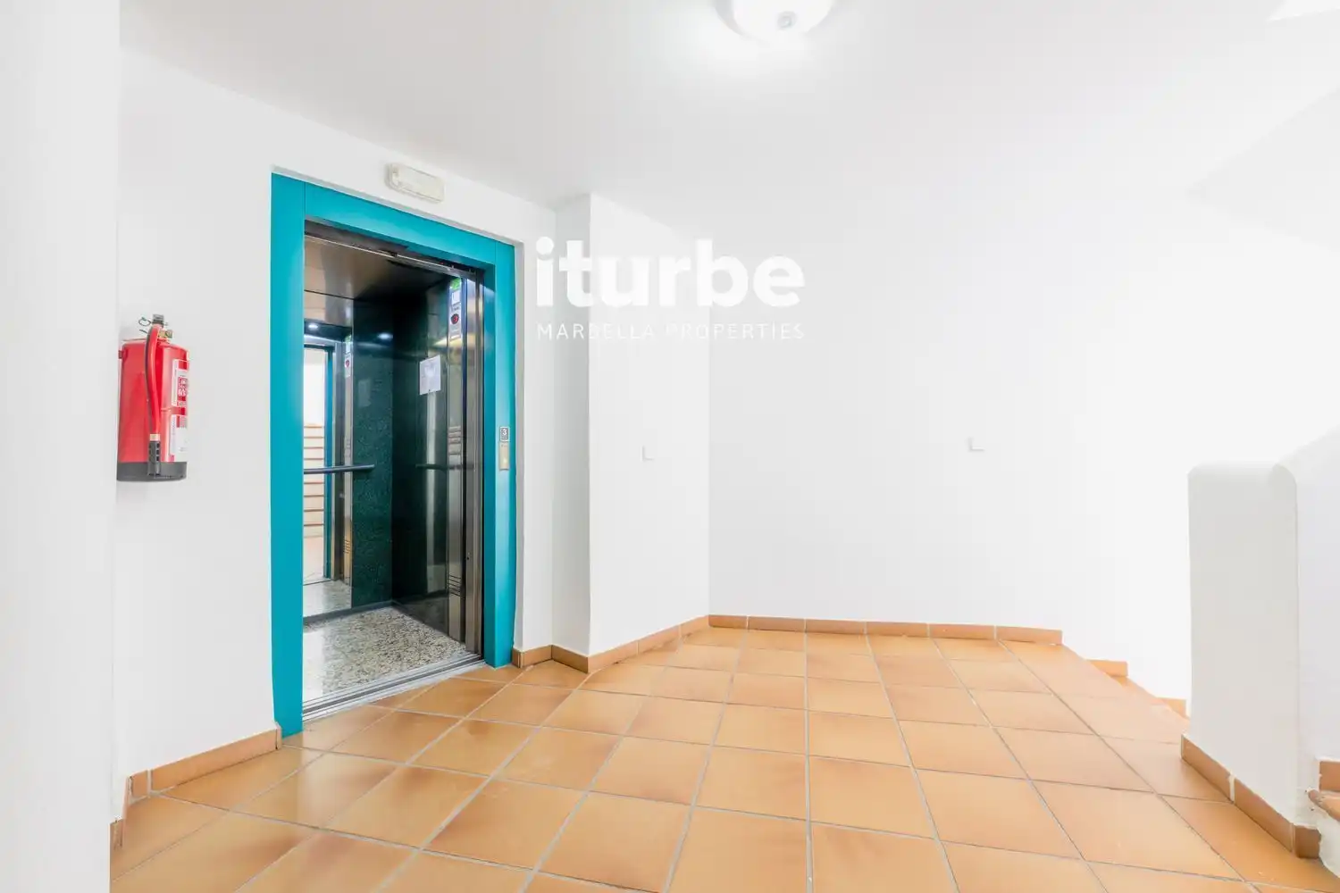 Außenansicht von Maisonette zum Verkauf in Marbella mit Klimaanlage, Terrasse und Abstellraum