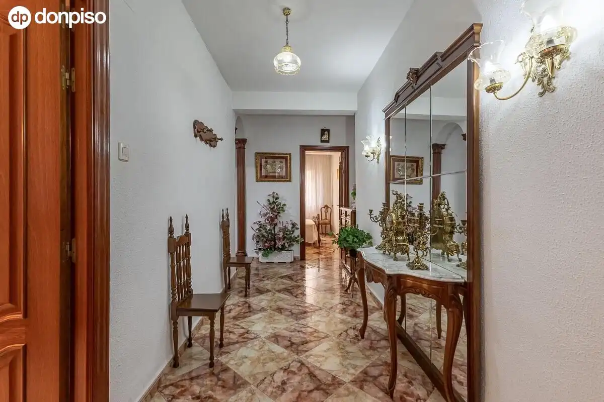 Wohnung zum Verkauf in Granada mit Klimaanlage, Heizung und Terrasse