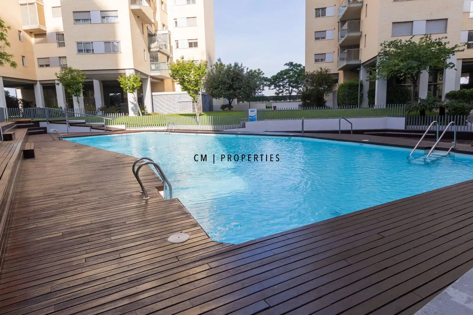 Piscina de Pis en venda en Valencia amb Aire condicionat, Calefacció i Terrassa