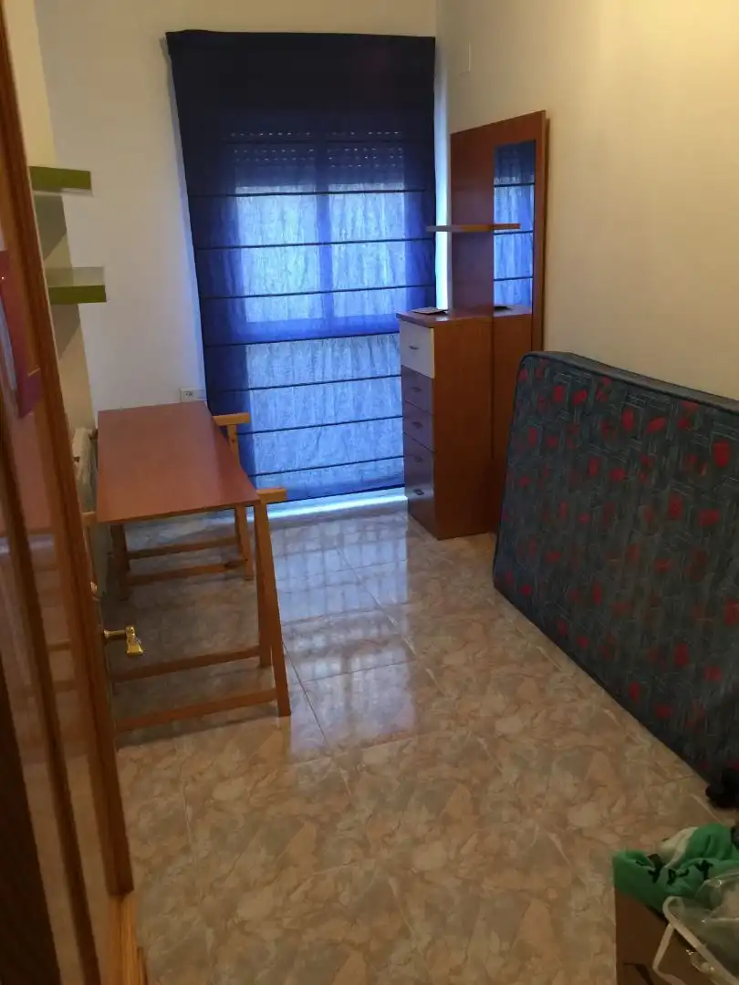 Dormitori de Pis de lloguer en Plasencia amb Calefacció, Moblat i Forn