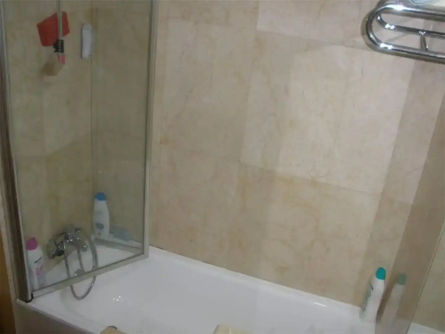 Baño de Piso en venta en Alcalá de Henares con Jardín privado, Piscina y Amueblado