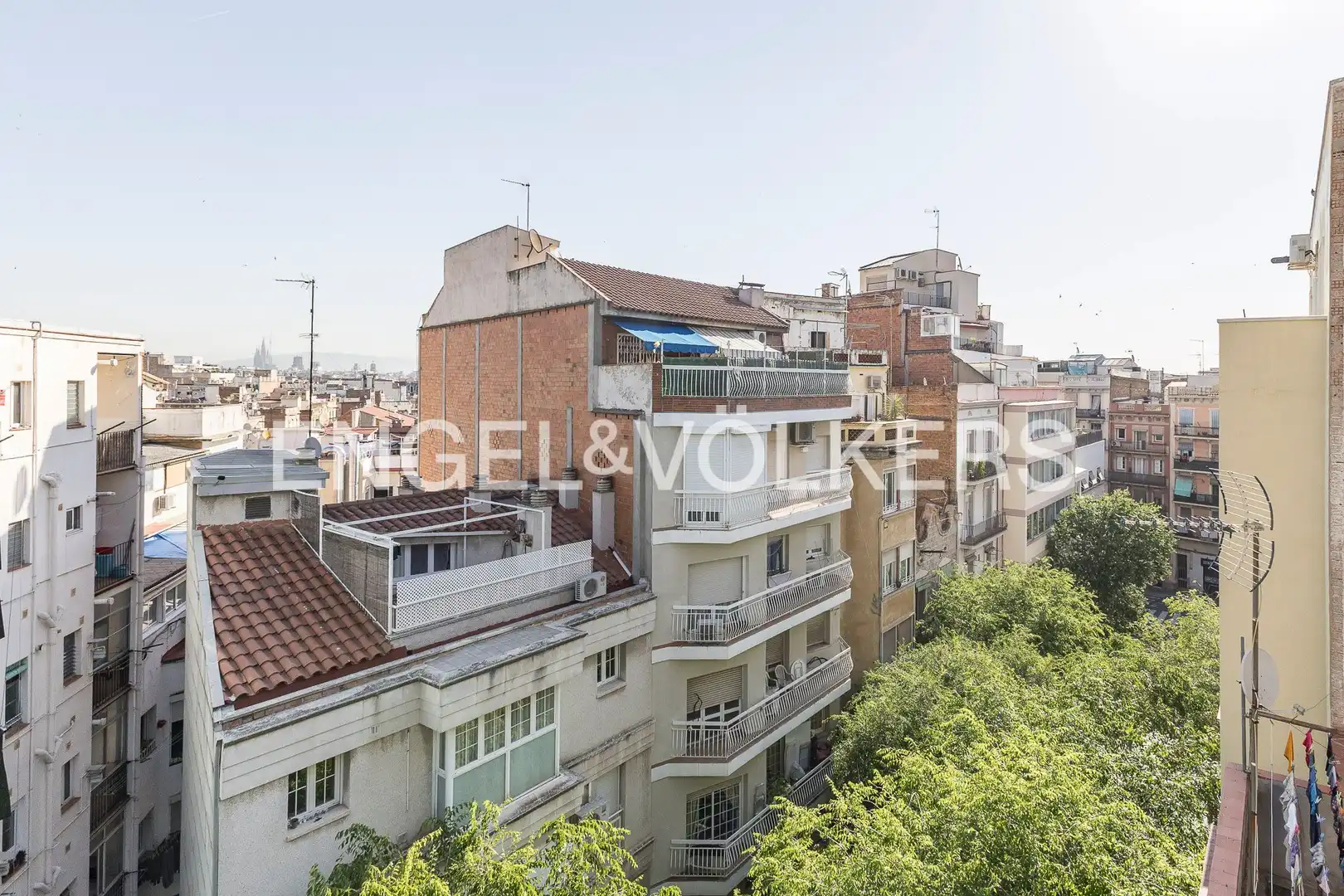 Exterior view of Flat for sale in Barcelona  with Air Conditioner, Heating and Balcony