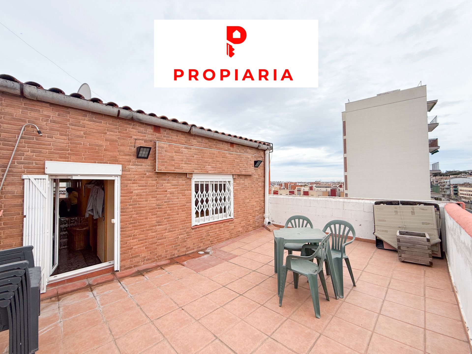 Vista exterior de Piso en venta en Sant Vicenç Dels Horts con Aire acondicionado, Calefacción y Jardín privado