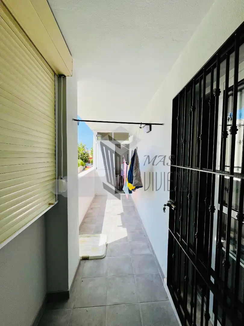 Terraza de Piso en venta en La Línea de la Concepción con Amueblado y Piscina comunitaria