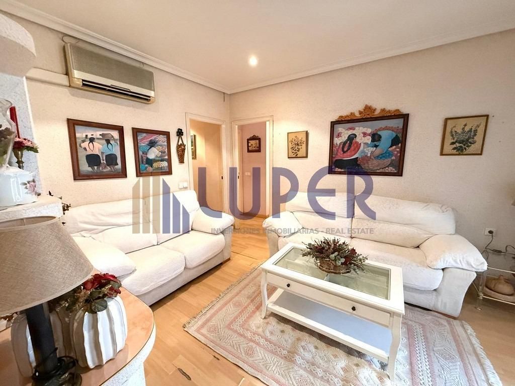 Sala d'estar de Pis en venda en San Vicente del Raspeig / Sant Vicent del Raspeig amb Terrassa, Traster i Balcó