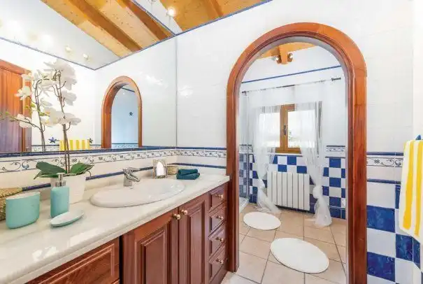 Badezimmer von Haus oder Chalet zum Verkauf in Alcúdia mit Klimaanlage, Heizung und Privatgarten