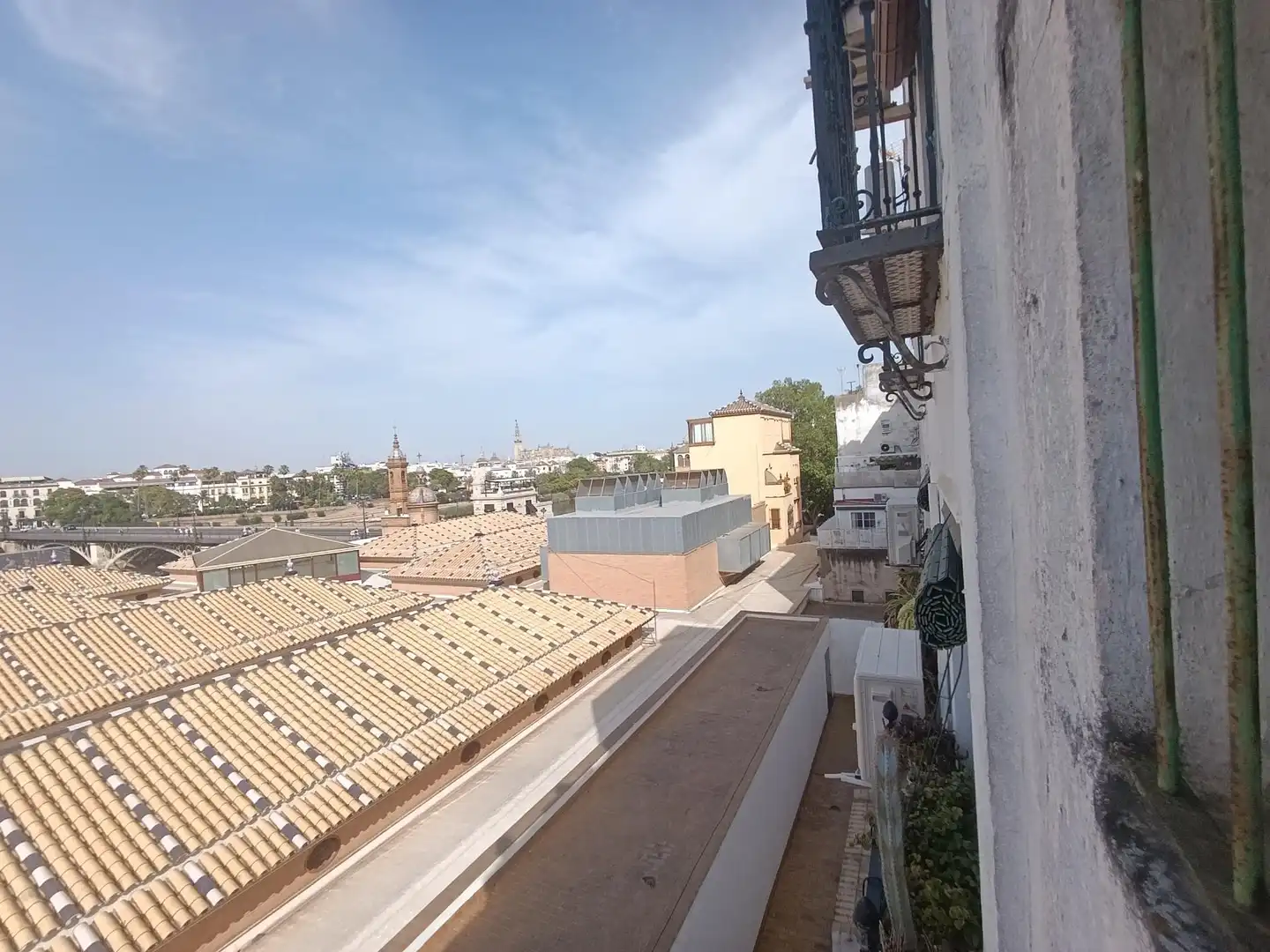 Vista exterior de Casa adosada en venda en Sevilla amb Terrassa