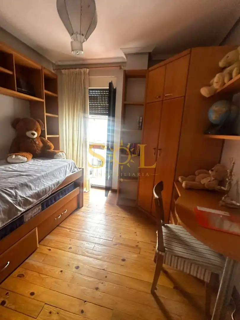 Dormitori de Casa o xalet en venda en León Capital  amb Calefacció, Jardí privat i Terrassa
