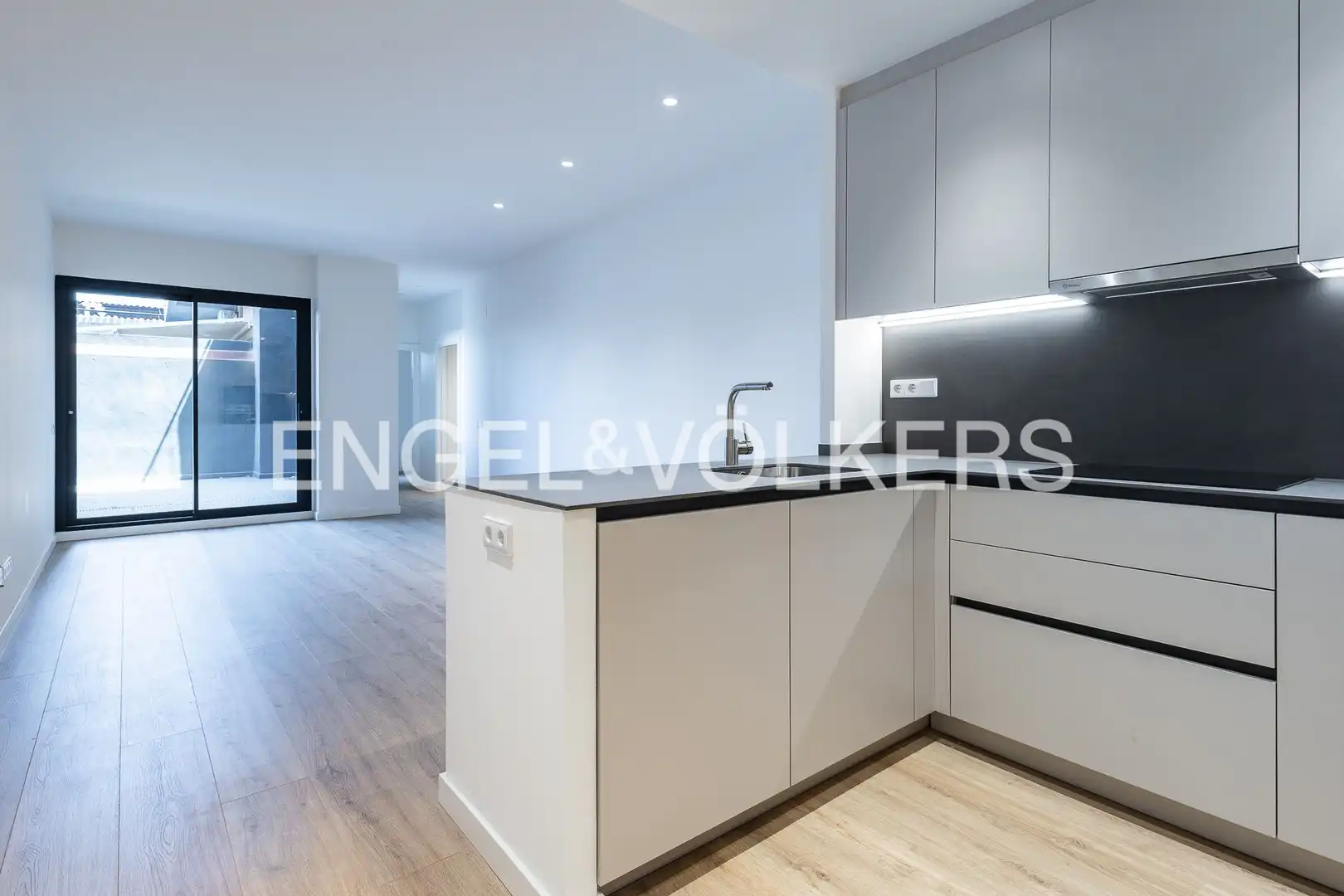 Kitchen of Ground floor for rent in Badalona  with Heating, Parquet flooring and Terrace