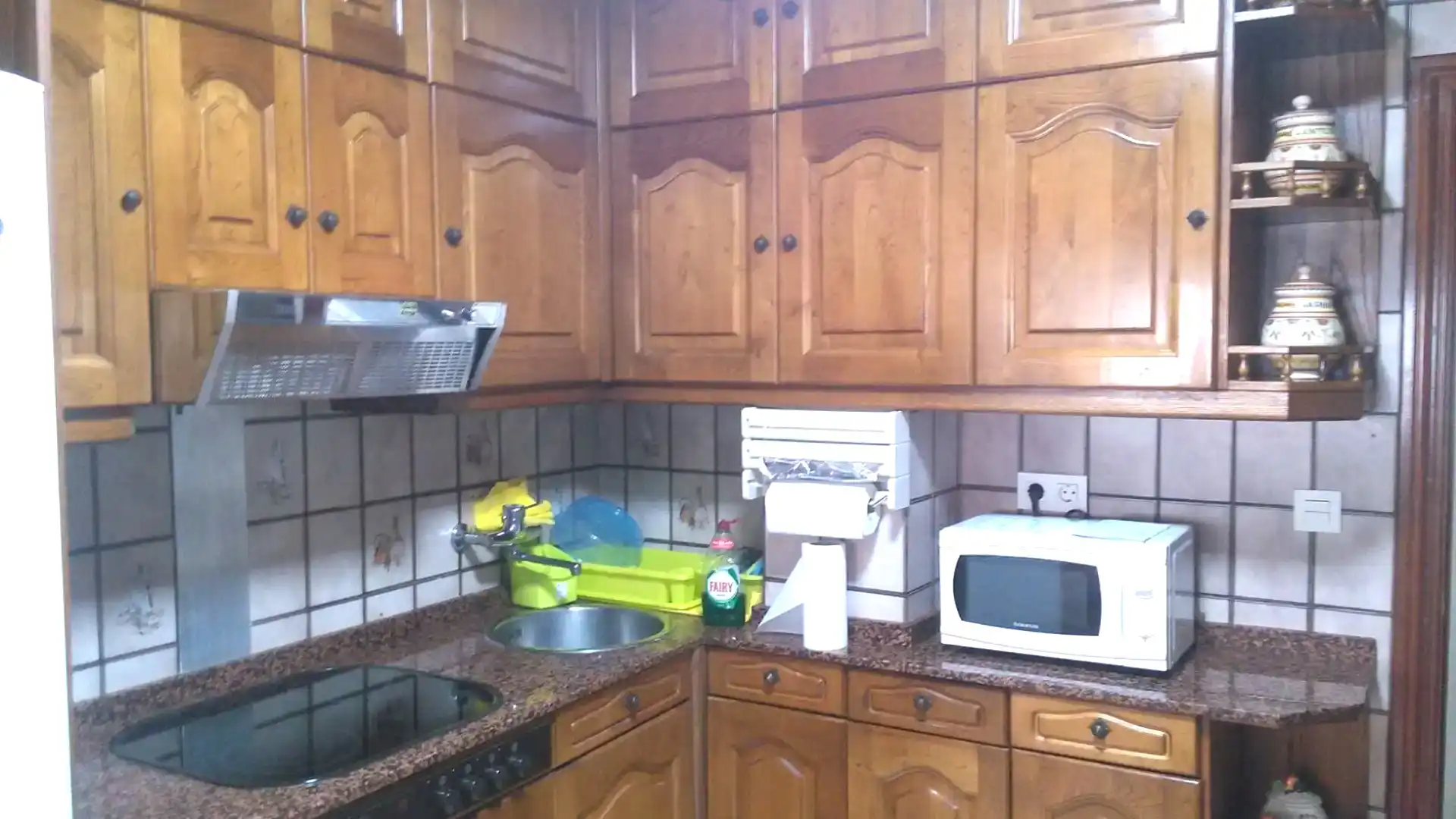 Cuina de Pis en venda en Gijón  amb Calefacció, Parquet i Moblat