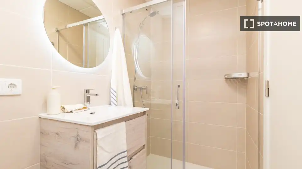Baño de Piso de alquiler en Valencia con Aire acondicionado, Calefacción y Amueblado