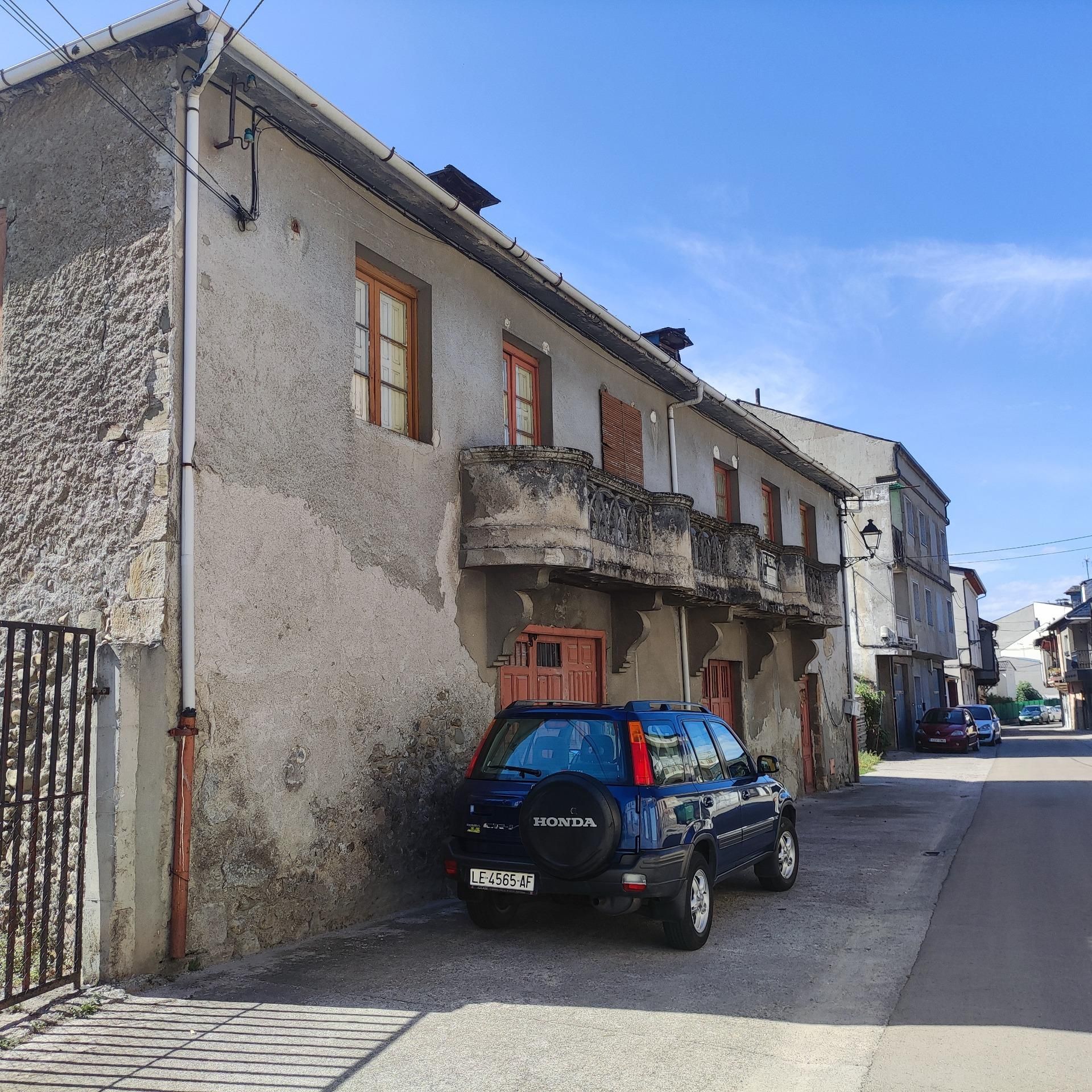 Vista exterior de Casa o xalet en venda en Cacabelos amb Balcó