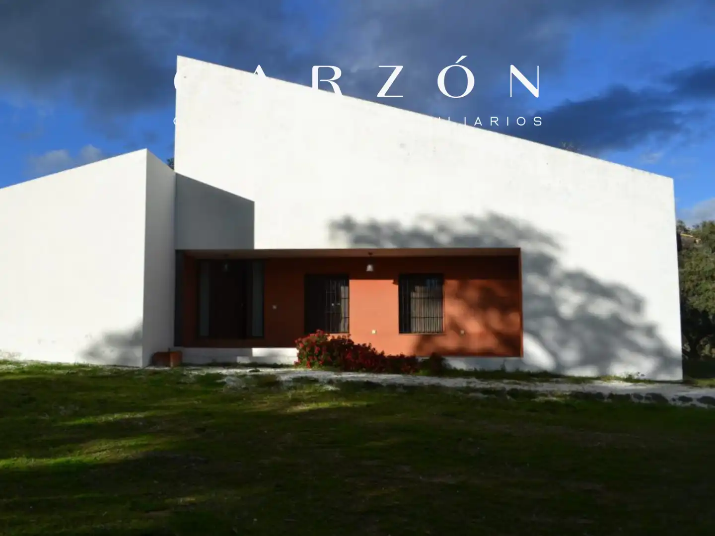 Vista exterior de Finca rústica en venta en El Castillo de las Guardas con Aire acondicionado, Calefacción y Jardín privado