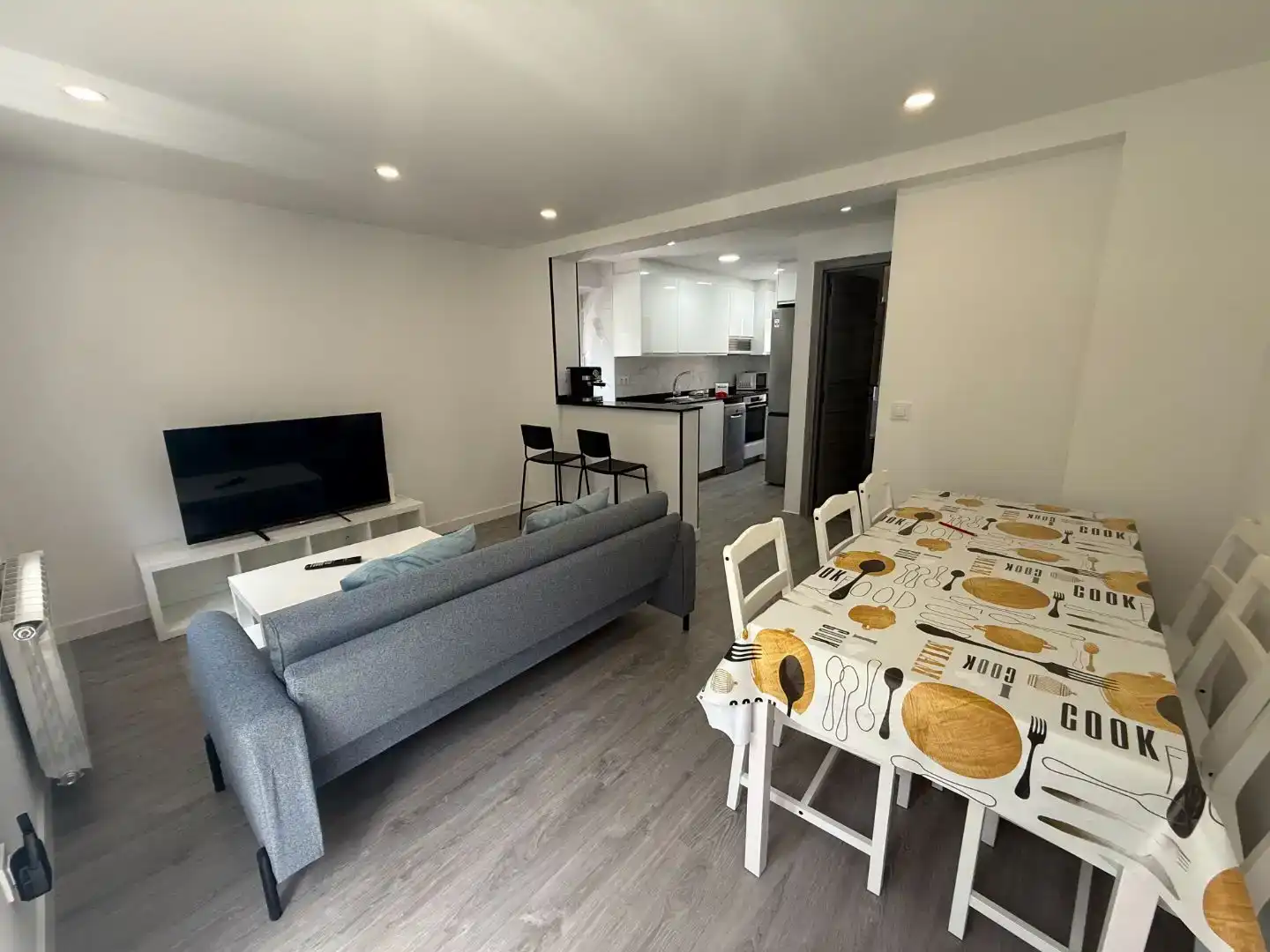 Esszimmer von Haus oder Chalet zur Miete in Santander mit Privatgarten, Möbliert und Ofen