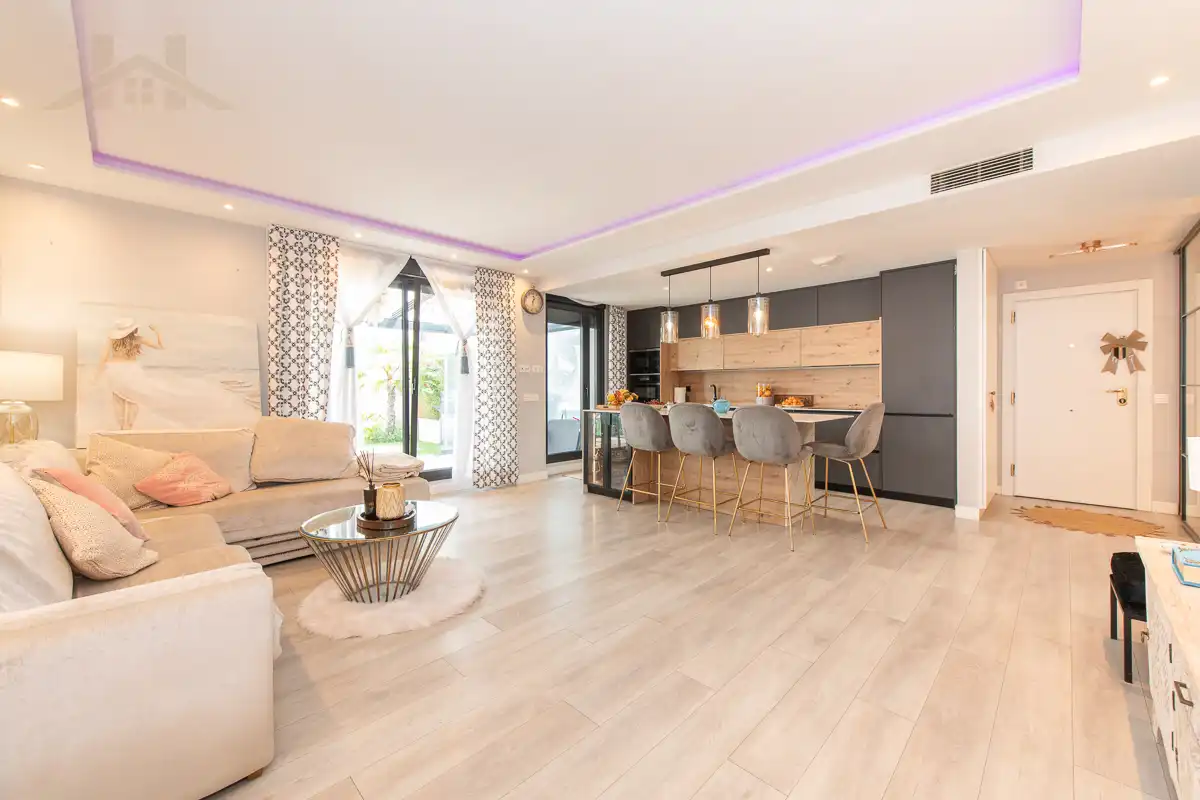 Sala d'estar de Dúplex en venda en Boadilla del Monte amb Aire condicionat, Jardí privat i Traster