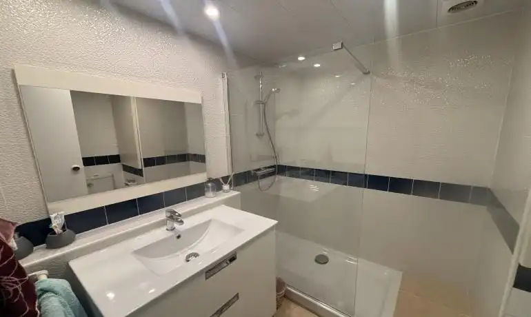 Bathroom of Flat for sale in Roses  with Private garden, Terrace and Swimming Pool