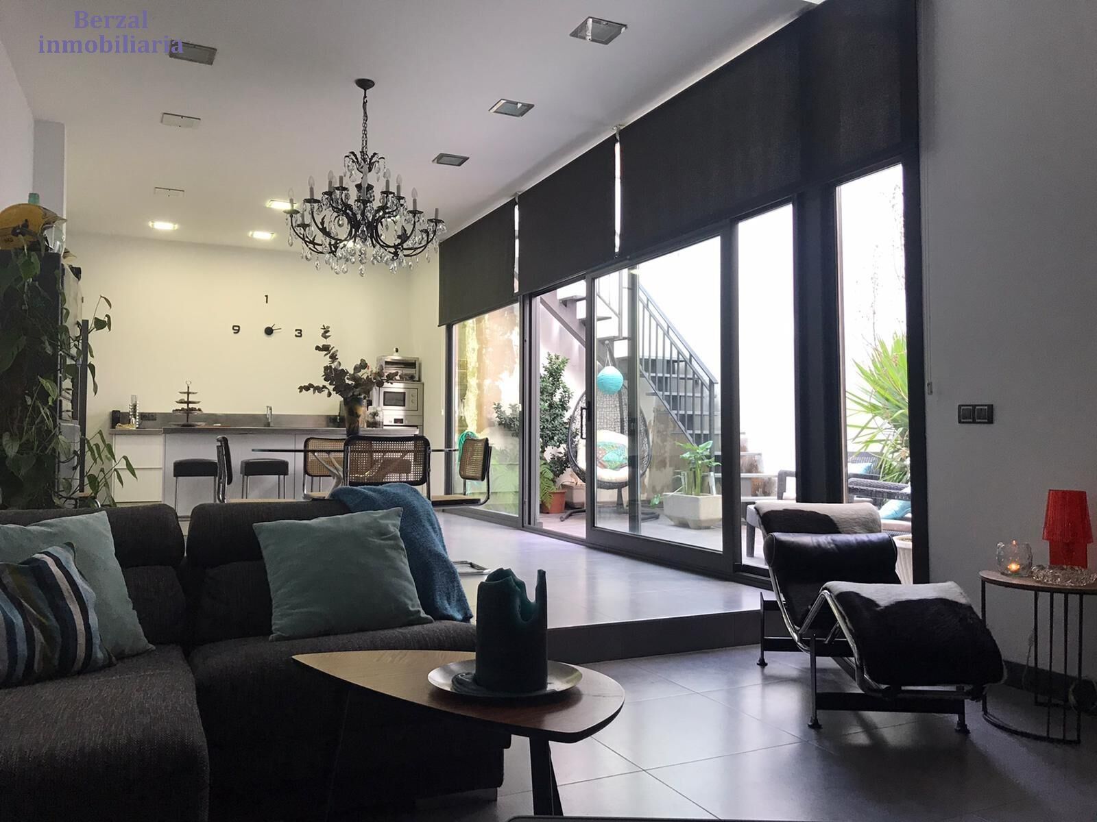 Sala d'estar de Edifici en venda en  Logroño