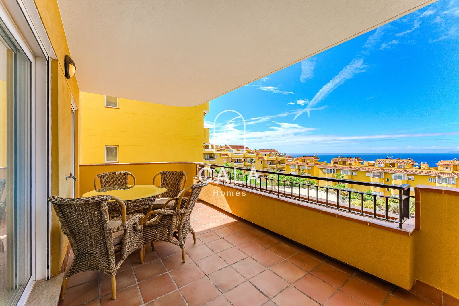 Vista exterior de Apartament en venda en Guía de Isora amb Aire condicionat, Calefacció i Terrassa