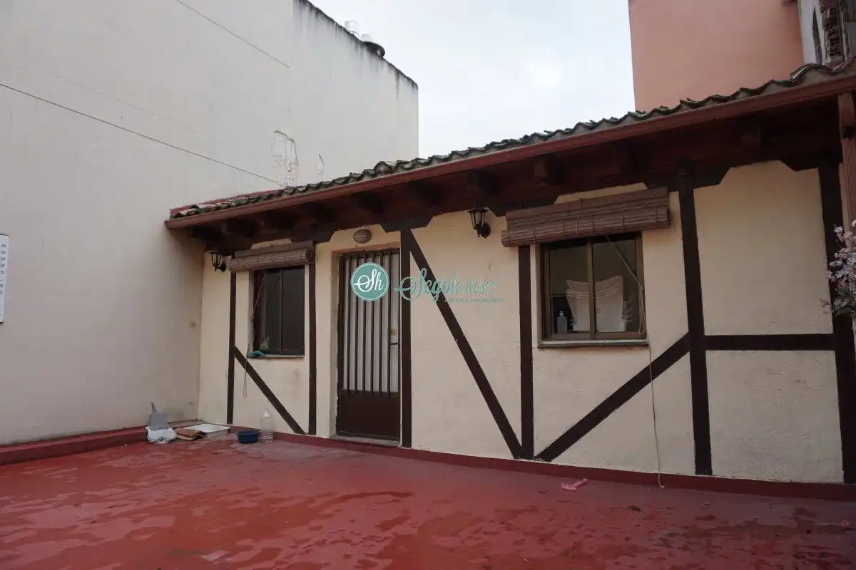 Vista exterior de Piso en venta en Segovia con Calefacción, Parquet y Terraza