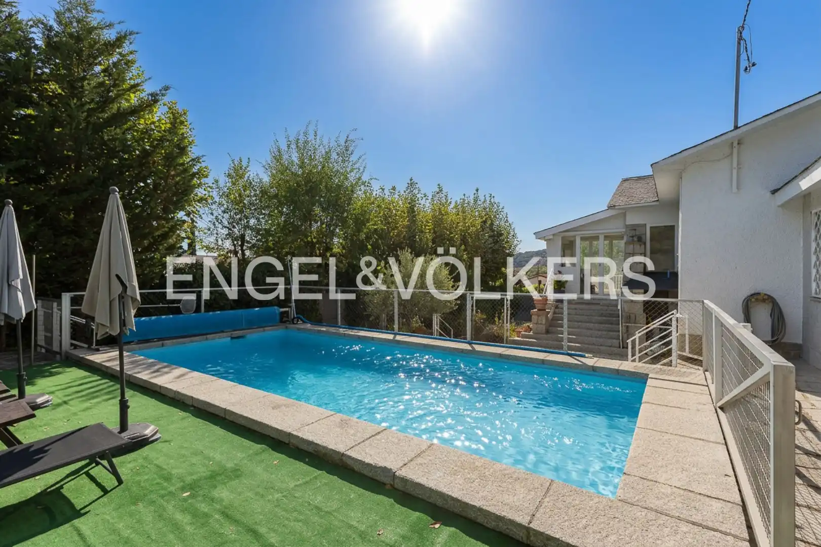 Casa con piscina en venta en Los Lagos