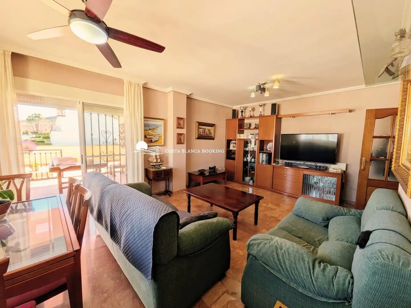 Sala d'estar de Casa o xalet en venda en L'Alfàs del Pi amb Aire condicionat, Jardí privat i Terrassa