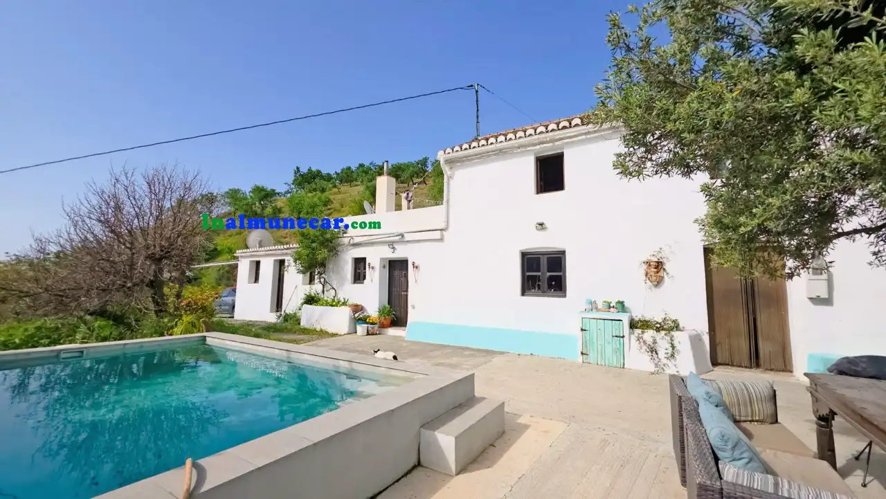 Vista exterior de Finca rústica en venta en Almuñécar con Terraza, Trastero y Piscina
