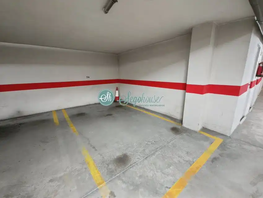 Parking de Piso en venta en Torrecaballeros con Calefacción, Terraza y Amueblado